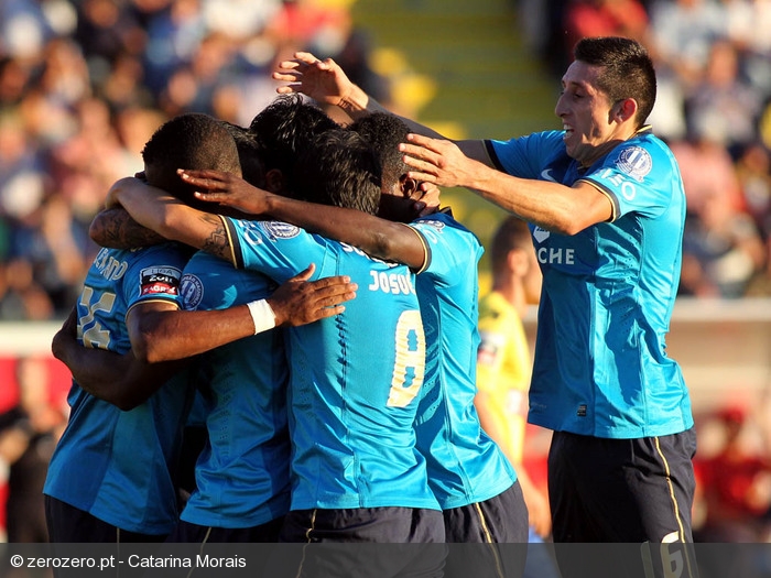 163283_galeria_arouca_v_fc_porto_j7_liga_zon_sagres_2013_14.jpg
