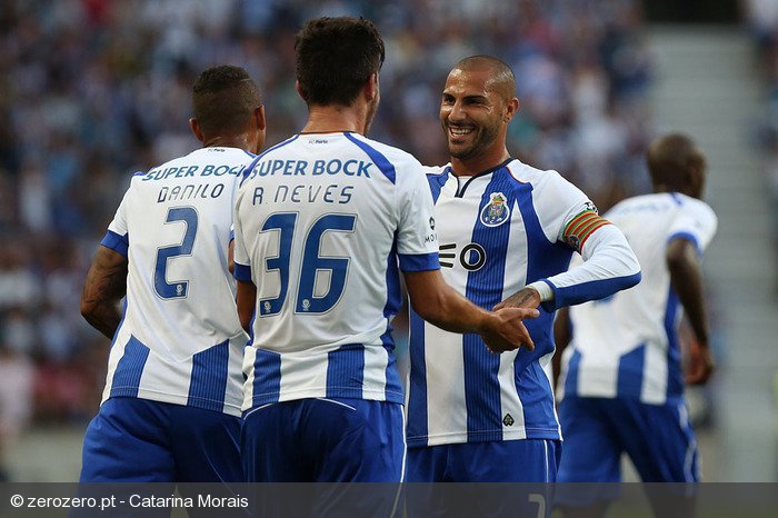 210447_galeria_fc_porto_v_maritimo_primeira_liga_j1_2014_2015.jpg