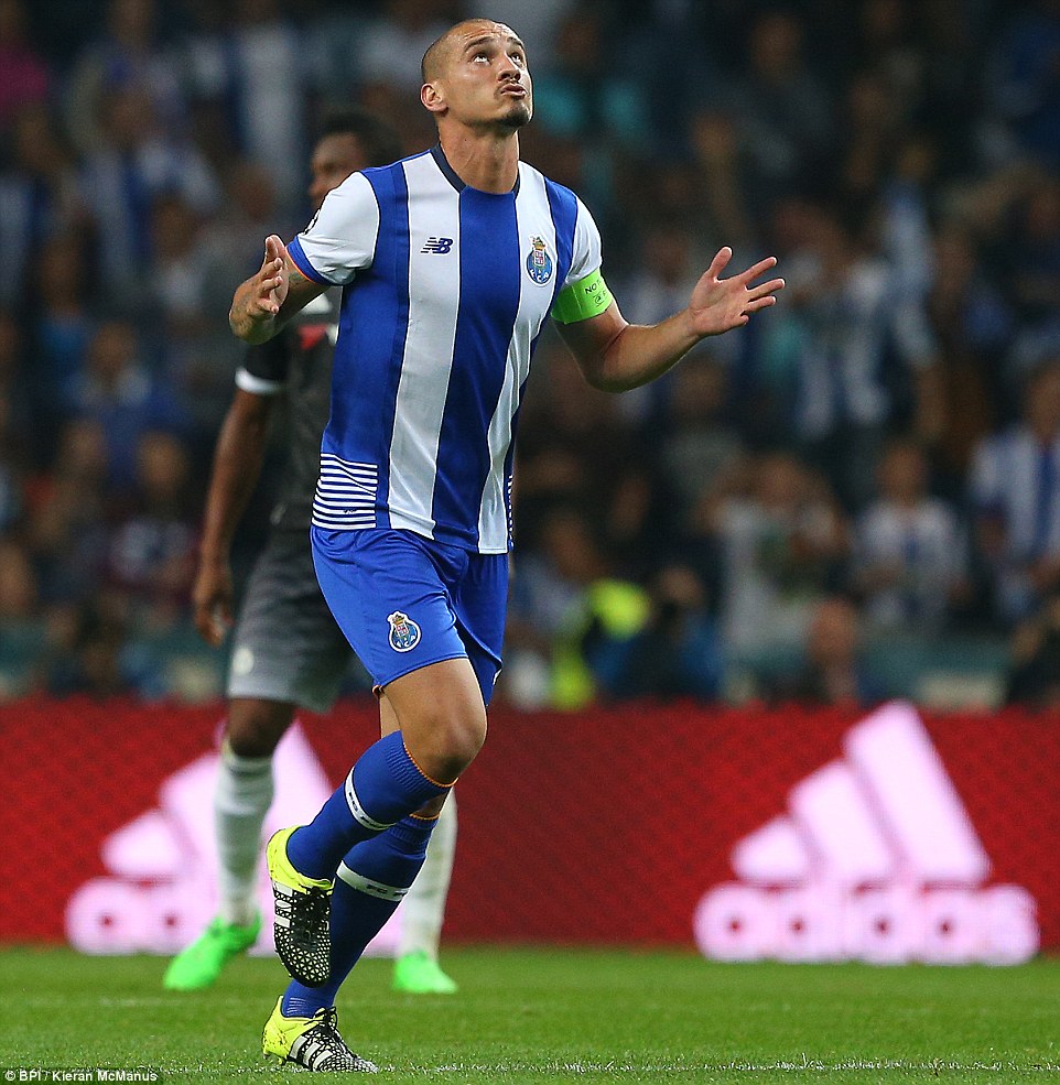 2CE90C1D00000578-3253985-image-m-67_1443557098524